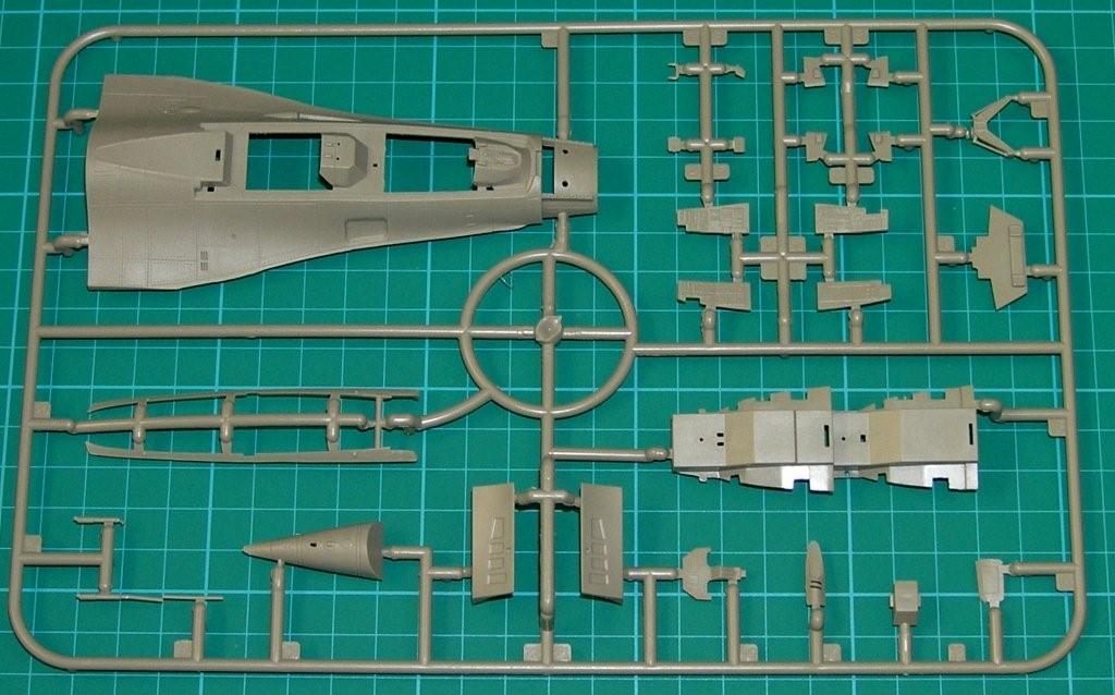 Kinetic F-16I Israeli 'Sufa'-'Storm' 1.48 sprue frame very good quality tooling