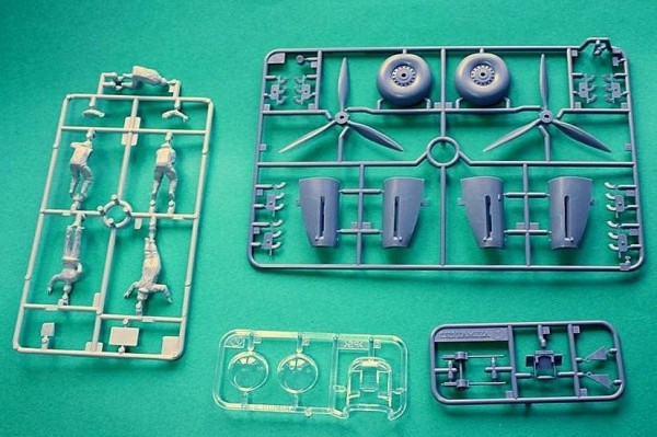 2.eir-aircraft-tamiya-avro.lancaster-b.mk.I.III-sprue-pic