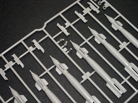 sprue 9 - lots of weapons