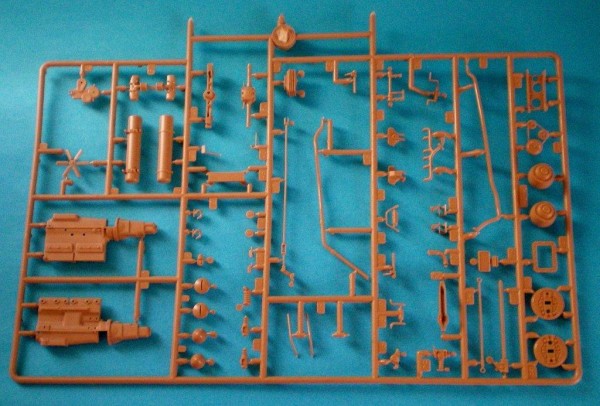 3.eir-zvezda-L.4500a-WWII-german-heavy-cargo-truck-sprues2-pic