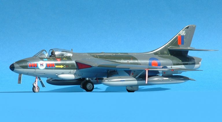 16-BN-Ac-Revell-Hawker-Hunter-FGA.9,-1.32-DL-Build - Scale ...