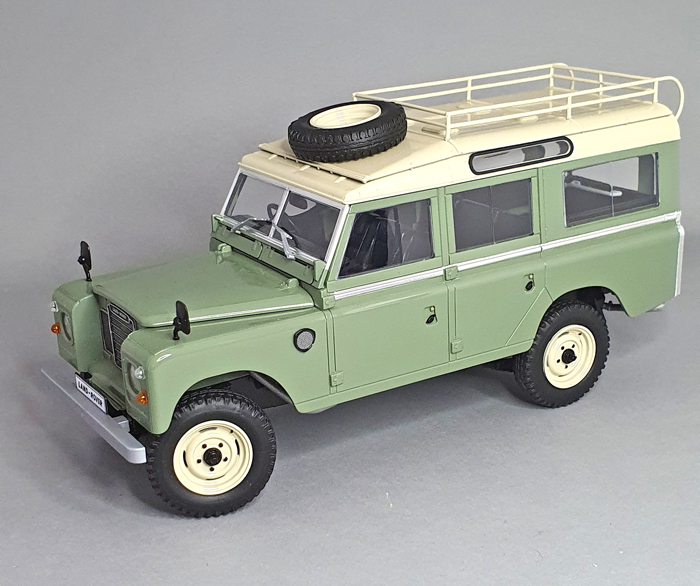 Revell Land Rover III LWB - 1:24- Scale Series Modelling review build Now